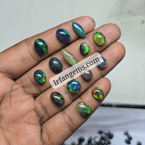 Magnifique opale noire éthiopienne Welo, pierres précieuses opales brillantes et arc-en-ciel, formes variées, cabochon d'opale noire éthiopienne, cadeau pour elle - Product Image 1