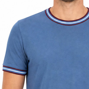 Camiseta de manga corta para hombre, cuello redondo, color borgoña y blanco, con doble franja acanalada en el cuello, ideal para entrenamiento. - Product Image 3