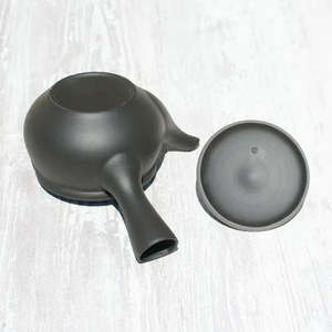 กาน้ำชาโทโคนามะ เวอะ คิวสึ ทำจากดินเผาสีดำ - Product Image 1