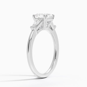 แหวน BOJ รุ่น 060 ทรง Asscher Cut เงินแท้ 925 ประดับเพชร Symphony แบบสองขา สามเม็ด น้ำหนัก 2 กะรัต สี D ความสะอาด VVS1 พร้อมใบรับรอง GRA - Product Image 2