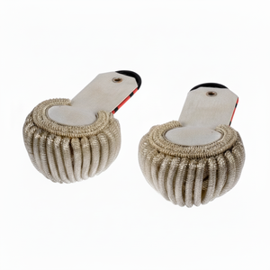 แผ่นประดับไหล่แบบหรูหราพร้อมพู่ห้อยประดับเงินและทองคำแท่ง สำหรับชุดพิธีการ - Product Image 1