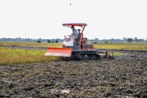 Tractor de orugas de caucho HOGICO HG-80VN 80HP 2WD de alta eficiencia con función 3 en 1, maquinaria agrícola de bajo costo con motor y transmisión por engranajes - ¡Oferta! - Product Image 4