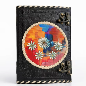 Diario de Cuero Negro Pintado a Mano con Arte Floral Colorido, Cierre de Metal, Cordón Cruzado, Cuaderno Hecho a Mano, Regalo, 8x6 Pulgadas de Alto - Product Image 5