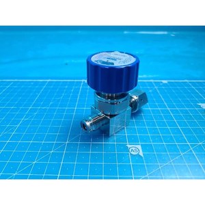 Válvula de Gas de Alta Pureza TKF 316L 10K-1/4 EP S678401236007, Usada como Pieza de Repuesto para Equipos de Semiconductores Legacy - Product Image 2