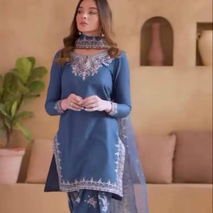 RADHE EXPORTS lance un nouveau haut en crêpe naturel pur, moderne et à séchage rapide, pour les fêtes, avec un ensemble palazzo et dupatta. - Product Image 1