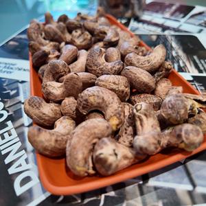 Noix de cajou salées et grillées du Vietnam, qualité W240, biologiques, qualité supérieure pour les marchés d'exportation, avec service OEM/ODM disponible - Product Image 1