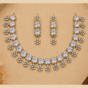 Ensemble collier et boucles d'oreilles pour femme JeweleMarket, plaqué or, avec cristaux et strass, style ethnique, pour mariage, fiançailles, anniversaire, fête - Product Image 1