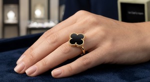 Vintage 18K Solid Gold Christian Children's Ring Black Onyx Clover Luxury Trendy Wedding Anniversary Party Wear - Product Image 2