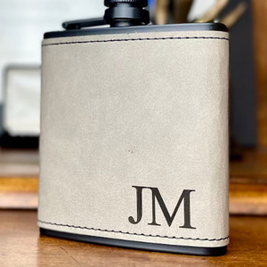 Gourde de hanche en cuir de qualité supérieure, gourde de hanche en cuir marron personnalisée avec nom, gourdes en cuir - Product Image 1