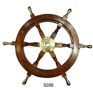 Roue de navires nautiques marins antiques en bois avec moyeu en bois Laiton polonais et décoratif Design moderne Collection nautique à vendre - Product Image 2
