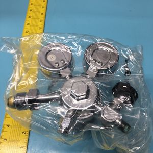 Régulateur de gaz comprimé MATHESON 3183-580 - Équipement et pièces semi-conductrices de renommée mondiale à confiance mondiale - Product Image 3