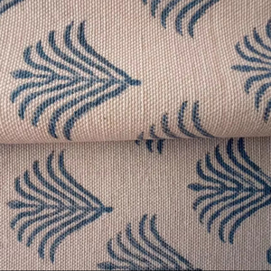 ผ้าฝ้ายพิมพ์ลายด้วยมือ ลายดอกไม้สีฟ้า ลายบูตะ ผ้าฝ้ายอินเดียทำมือเนื้อนุ่ม วัสดุสำหรับตัดเย็บเสื้อผ้า - Product Image 1