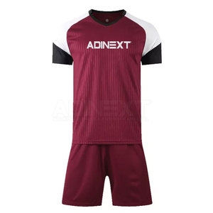 Vêtements d'entraînement en gros, uniforme de football fabriqué au Pakistan, respirant, 100% polyester, haute qualité - Product Image 1