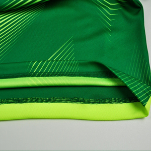Uniforme de Fútbol Personalizable al por Mayor - Uniforme de Fútbol Sublimado con Detalles en Verde Neón - Ropa Deportiva de Poliéster de Secado Rápido para Fútbol - Product Image 4