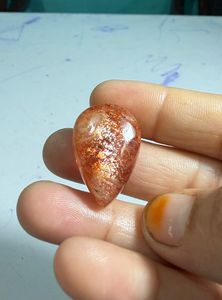 Pierre précieuse naturelle en cabochon de pierre de soleil orange, avec éclat doré et jeu de couleurs, pour bagues, pendentifs et conception de bijoux haut de gamme - Product Image 1