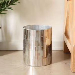 Cubo de Basura Metálico Decorativo Moderno con Diseño Premium, Ideal para Sala de Estar, Dormitorio y Cocina - Product Image 2