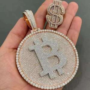 Colgante de Moissanita Personalizado Estilo Hip Hop, Plata de Ley 925, Engaste de Bisel, Corte Brillante Redondo, Diseño de Moneda para Fiesta - Product Image 1