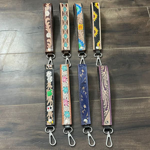 Porte-clés en cuir véritable fait main de haute qualité, gravé sur mesure, style vintage, porte-clés en cuir de vache fait main pour femmes - Product Image 6