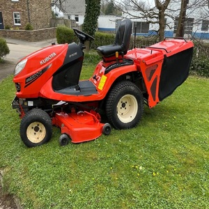 Tractor cortacésped profesional Kubota GR2100 4x4, máquina resistente para el mantenimiento de césped en jardines, terrenos agrícolas y propiedades. - Product Image 1