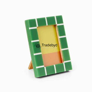 Marco de Fotos de Lujo con Incrustaciones de Resina Creativas Hechas a Mano por Tradebyd, Acabado Brillante - Product Image 1