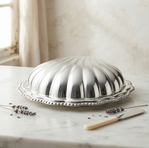 Plato para Mantequilla Redondo Plateado con Tapa, Diseño Hermético, Vajilla Metálica Clásica para Cocina - Product Image 1