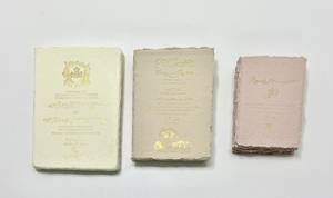 Invitations de mariage en papier fait main à bords festonnés, design luxueux, couleurs et style de lettrage personnalisés - Product Image 4