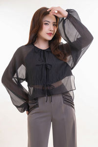 Camisa de gasa de nuevo estilo para mujer, suelta, versátil, con cuello redondo, manga larga, patrón sólido, prendas de vestir exteriores para primavera y otoño - Product Image 2