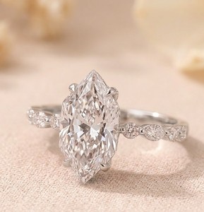 Bague de fiançailles en or massif 10K 14K 18K avec diamant de laboratoire taille marquise néerlandaise et taille brillant rond, design de joaillerie fine, certifiée IGI - Product Image 3