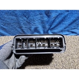 ECU และโมดูลคอมพิวเตอร์มือสองสำหรับรถยนต์ซีรีส์ 3 รุ่น 851082901 - Product Image 3