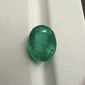 Esmeralda Natural de Zambia de Lujo, 4.50 Quilates, Verde Brillante, Ovalada, para Diseños de Joyería Fina Personalizada Premium - Product Image 4