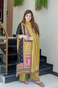 Traje Salwar de Algodón Indio Musulmán de Diseño Moderno y Más Vendido, Último Modelo Exclusivo con Bordado, Ropa Étnica Elegante para Mujer para Fiestas - Product Image 3