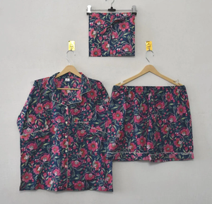 Ensemble de pyjama en coton tissé pour femmes, élégant et raffiné, imprimé à la main, manches courtes, col à revers, haut boutonné et short - Product Image 1