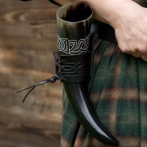Cuerno Vikingo para Beber con Diseño Grabado y Soporte, Diseño Único, Se Acepta Logotipo Personalizado, Hecho a Mano, Alta Calidad, Feng Shui - Product Image 1