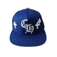Gorra de béisbol elegante con un ajuste moderno y un acabado suave que brinda comodidad y confianza a cualquier atuendo informal.