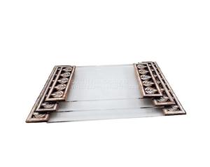 Bandeja de madera para hostelería con intrincados detalles de perlas para restaurantes de temática real y eventos culturales - Product Image 1