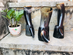 Corne à boire Viking personnalisée – Chope à bière artisanale en corne de bœuf naturelle, tasse à boire nordique médiévale avec support en cuir et option cadeau - Product Image 3