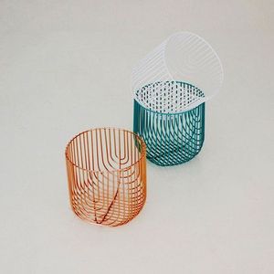 Cesta de Almacenamiento de Alambre Metálico Negra Moderna, Forma Circular, Contenedor Multiusos, Diseño Apilable en Color Negro y Gris - Product Image 3