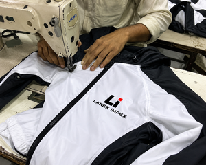 Chaqueta Cortavientos Personalizada Blanca y Negra con Capucha, Ligera, Impermeable, para Actividades al Aire Libre, Deportes, Running, Senderismo - Product Image 5