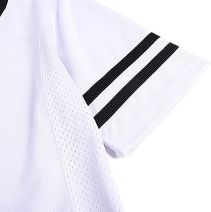 Camiseta de Fútbol Personalizada en Blanco – Tejido Transpirable de Malla Blanca – Camiseta de Entrenamiento de Fútbol Americano con Cuello en V y Rayas - Product Image 5