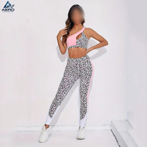 Conjunto Deportivo para Mujer, Cómodo, Estilo Único, Superventas, Diseño Novedoso, Logotipo Personalizado, Top Deportivo y Leggings - Product Image 2