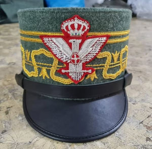 Casquette à visière brodée dorée de haute qualité, couleur personnalisée, sans laine, avec broderie à la main, unisexe, quatre saisons - Product Image 1