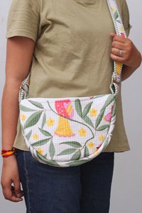Sac bandoulière en coton matelassé fait main, imprimé floral et oiseaux, sac à bandoulière bohème, sac à main léger pour tous les jours, cadeau pour elle - Product Image 3
