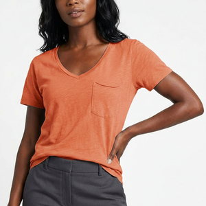 T-shirt pour femme à col en V, couleur vive, avec poche poitrine, manches courtes, en coton doux, coupe décontractée, personnalisable OEM, vente en gros - Product Image 1