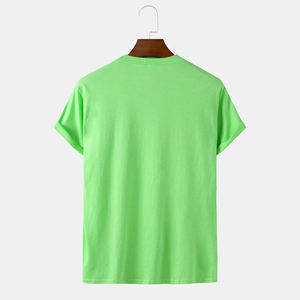 T-shirt homme 100% microfibre premium, couleur verte, personnalisé, haute qualité, séchage rapide, avec impression de logo - Product Image 2