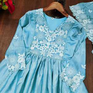 Conjuntos de Diseñador para Mujer, Vestido Bordado de Chinon con Pantalón y Dupatta, Elegante Atuendo de Boda - Product Image 2