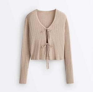 Suéter de Lujo para Mujer, Cuello Redondo, Lana Merino, Transpirable, con Botones, Prenda de Invierno de Alta Gama, Tejido Premium para Europa - Product Image 1