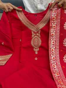 Salwar Kameez en coton rouge avec broderie dorée pour femmes, tenue traditionnelle indienne pour mariage et Diwali, coupe régulière, taille adulte L - Product Image 2