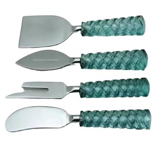 Outils à fromage de luxe en acier inoxydable 4 pièces Vaisselle couteau à fromage et épandeur de beurre en poignée en résine verte - Product Image 4