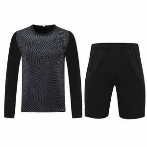 Ensemble maillot de football à manches longues pour homme avec imprimé géométrique et short anti-humidité, col rond, coupe athlétique - Product Image 1