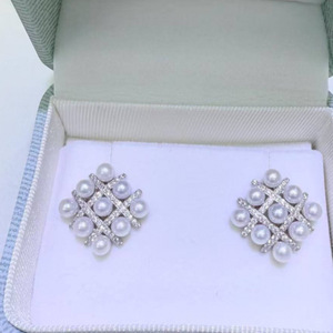 Boucles d'oreilles clous en zircon incrusté de style français Aurora naturel, perle d'eau douce de 4-5 mm, petit style parfumé - Product Image 3